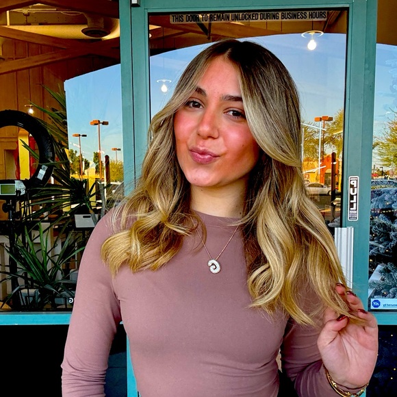 Meet your Posher, Gaby - Picture 1 of 1